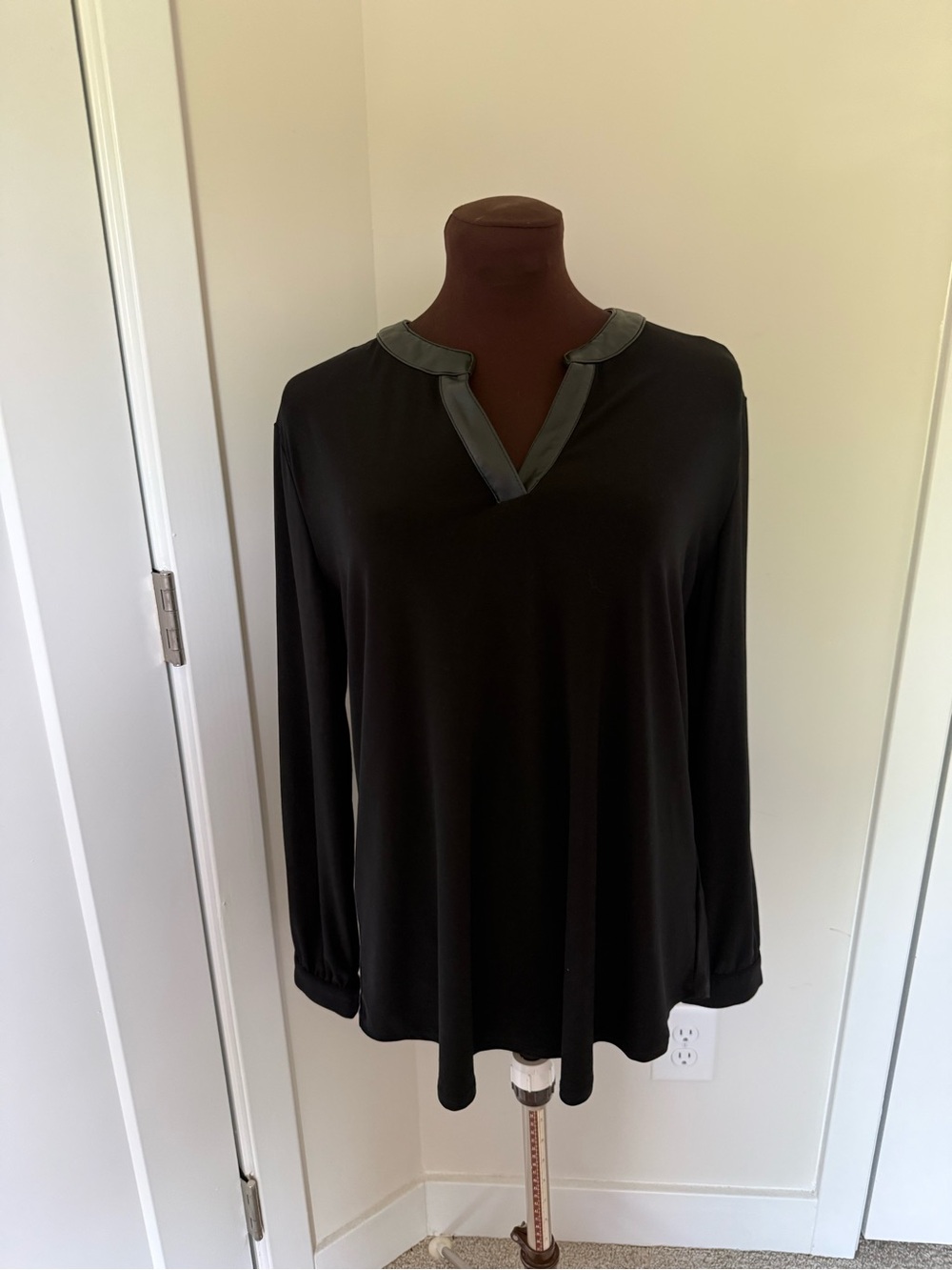 Anne Klein Black Long-Sleeve V-Neck Blouse with Satin Trim